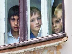 В Нововоронцовском районе сирот не обеспечивают жильем