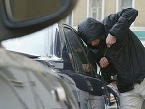 У жителя Геническа из автомобиля украли более 3 тыс. гривен