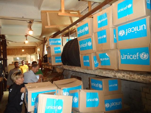 ЮНИСЕФ передал Херсону гуманитарную помощь для беженцев и переселенцев
