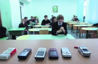 На Херсонщине за мобильные телефоны со здачи ВНО выгнали 25 абитуриентов