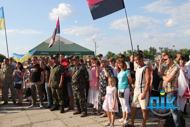 В Голой Пристани на месте демонтированного Ленина появился украинский флаг