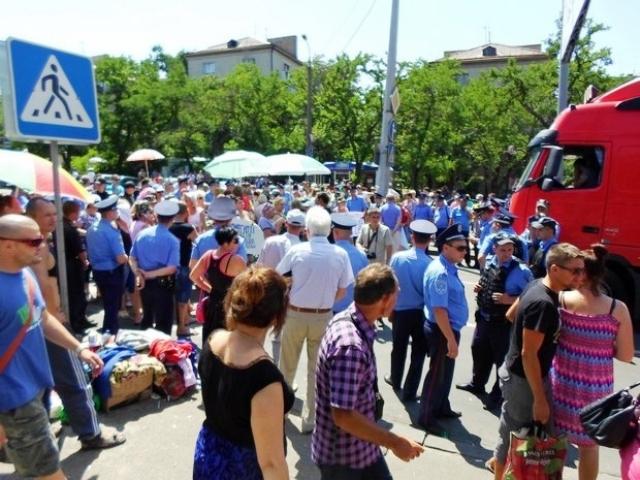 Трассу Херсон-Одесса перекрывали "матери десантников"