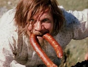 В Больших Копанях местный житель отобрал у продащицы колбасу и пиво