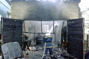 Каховские спасатели ликвидировали пожар в гараже