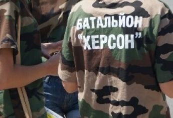 Российский сайт утверждает, что из батальона "Херсон" спаслись только 12 человек, и они в плену