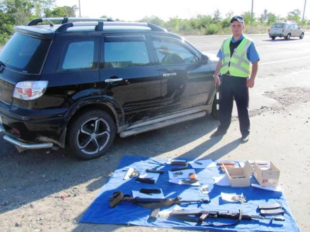 На Херсонщине задержали автомобиль донецких террористов с оружием