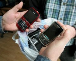 Жителю Геническа милиция вернула отобранный гопником мобильный телефон
