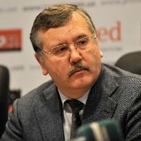 Прокуратура подозревает Анатолия Гриценко в незаконном отчуждении земли – "1+1"