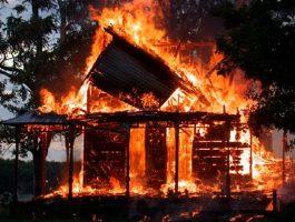 В голопристанском дачном кооперативе сгорел домик