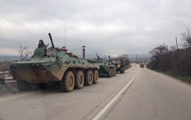 Из Крыма в сторону Херсона движется колона военной техники