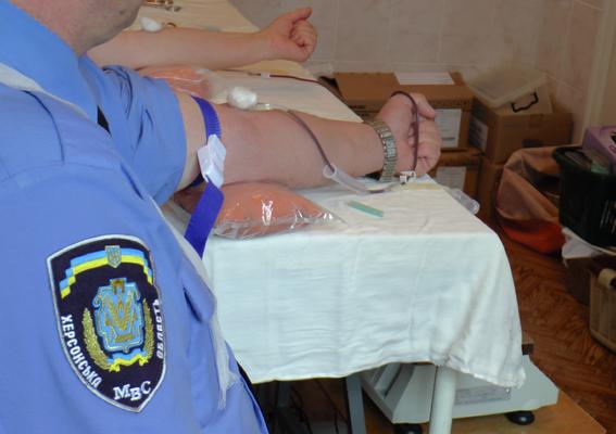 Правоохранители Херсона пополнили "Банк крови МВД"