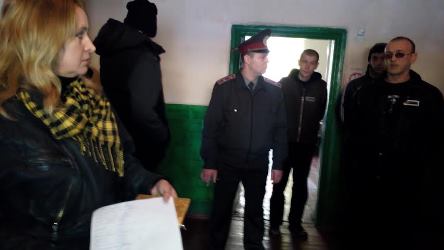 Осужденные рассказали, почему проголосовали за представителя Порошенко