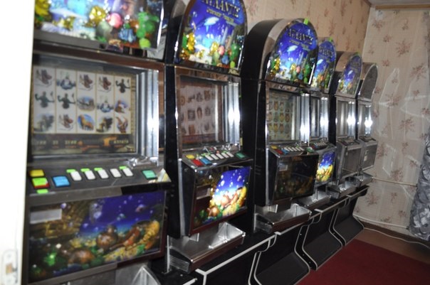 "Правый сектор" закрыл в Херсоне зал игровых автоматов