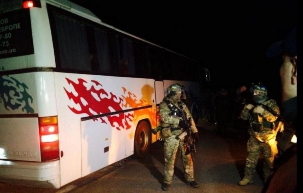 В Сети появилось видео, как пленных украинских бойцов отправляли домой