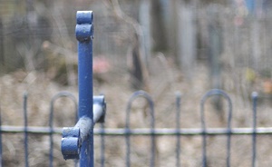 В Новой Каховке с городского кладбища воруют оградки