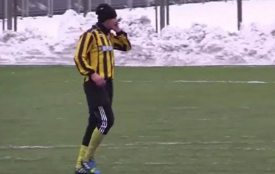 Футболиста новокаховской "Энергии" дисквалифицировали за разговоры по телефону во время матча