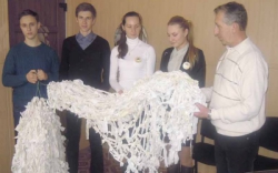 Ученики гимназии Скадовского учебно-воспитательного комплекса изготовили маскировочную сетку для АТО