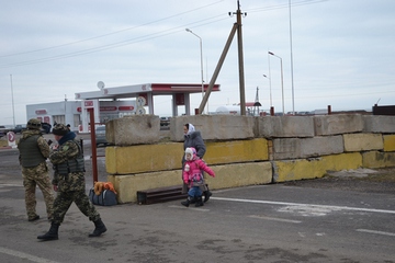 "Здесь, на Чонгаре, все друзья, потому что общий бизнес - таможня"