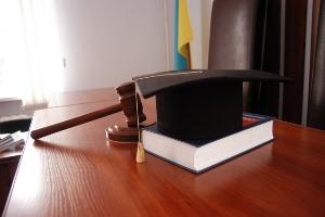 Трое херсонских судей претендуют на "пожизненную" должность