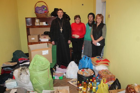 Новокаховские священники собрали помощь для бойцов АТО