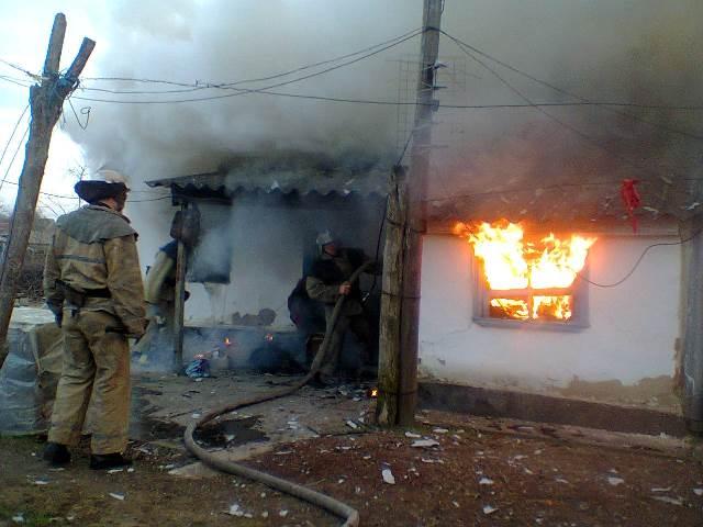 Двое пьяных цюрупинчан едва не сожгли собственный дом