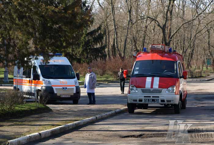 В Новой Каховке из-за подозрительной трубы в парке вызвали взрывотехников и спасателей