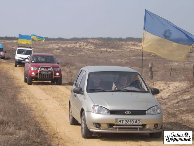 Возле Цюрупинска активисты посадили тысячи молодых деревьев