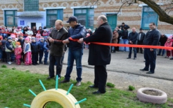 В Каховском районе открыли современный детский игровой комплекс