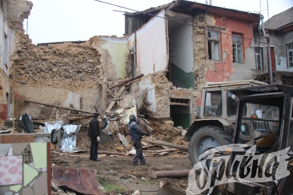 Разрушенное здание на ул. Коммунаров начали укреплять, - вице-мэр Пастух