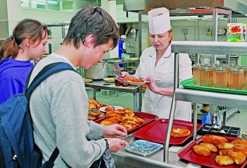 Херсонские общественники рекомендуют городской власти отменить бесплатное питание в школах