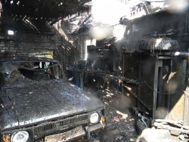 В Каховке горел гараж с "Москвичем"