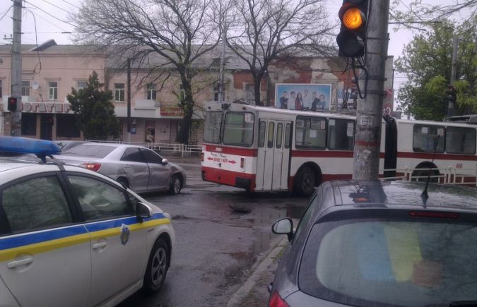 В Херсоне произошло ДТП с участием троллейбуса