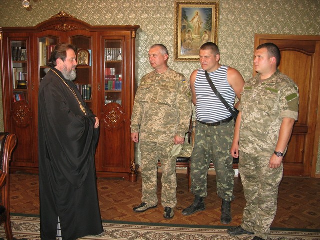 Архиепископ Иоанн благословил украинских воинов