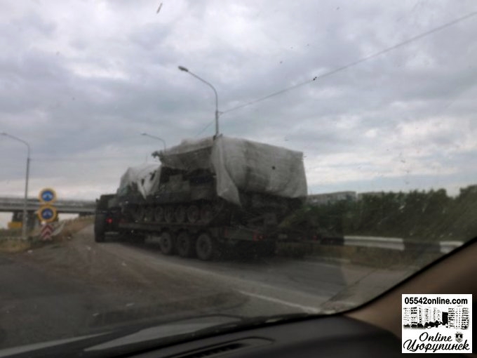 Въезд в Цюрупинск со стороны Херсона заблокировал тягач с танком