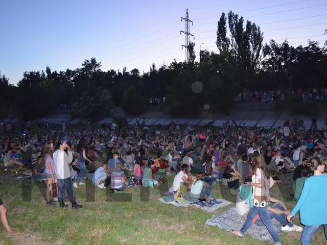Около тысячи херсонцев решили посмотреть кино в разрушенном водоеме