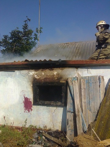 В Каланчаке погасили пожар в пристройке. Спасен жилой дом
