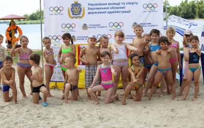 Более трех тысяч детей научились плавать в бесплатной школе в Гидропарке