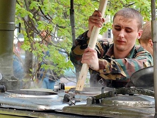 В Геническом районе солдат забил сержанта до смерти за медленное приготовление пищи