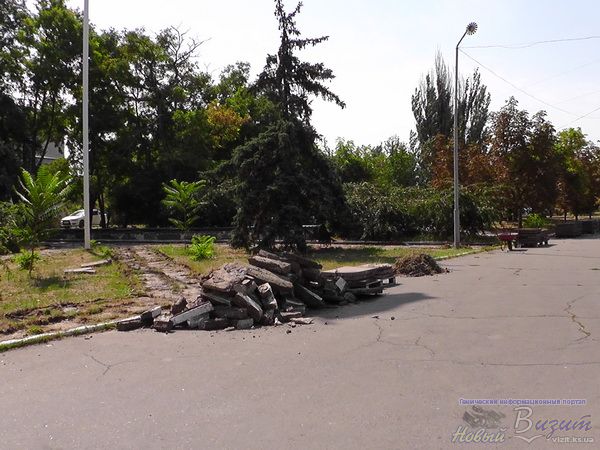 В Геническе началась реконструкция центральной площади города