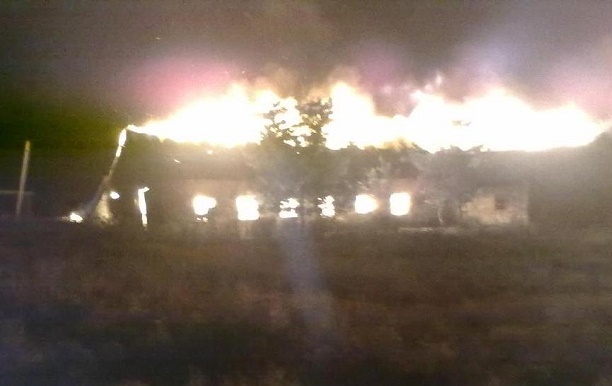 В Геническом районе спасатели ликвидировали пожар на заброшенной ферме