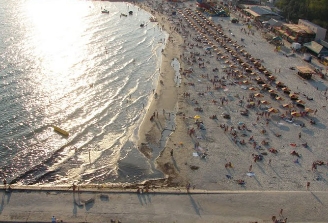 Суд вернул в коммунальную собственность еще 8 пляжей в Железном Порту