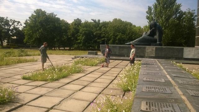 Херсонские нарушители помогают украшать город к праздникам