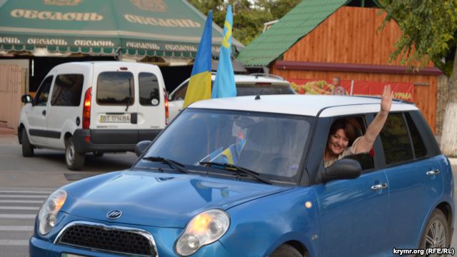 Автопробег с украинскими и крымскотатарскими флагами провели на Херсонщине