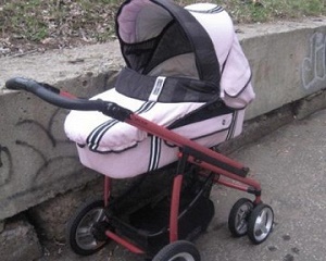 У херсонки местный безработный украл детскую коляску