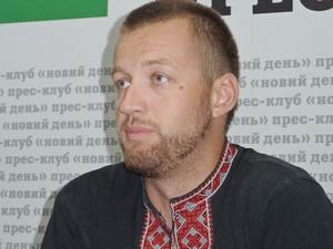 Руководитель Херсонского ПС Сэмэн заявил, что боевую подготовку имеет, но ломать ноги никому не планировал