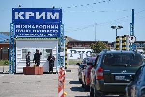 Переход в оккупированный Крым украинец оценил в 100 долларов США