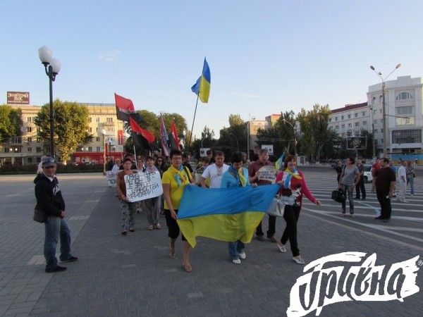 Около 50 активистов евромайдана прошли по пр. Ушакова в "Марше патриотов"
