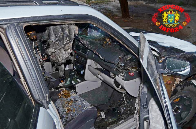 Руководителю херсонского «Правого сектора» Дмитрию Семену спалили автомобиль