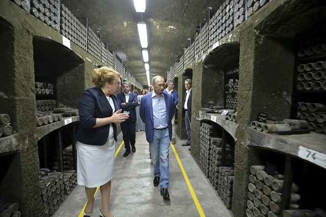 Экс-директор новокаховского коньячного завода "Таврия" прокомментировал распитие Путиным и Берлускони коллекционного вина