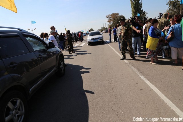 На пункте Каланчак местная «самооборона» проверяет фуры, въезжающие из Крыма